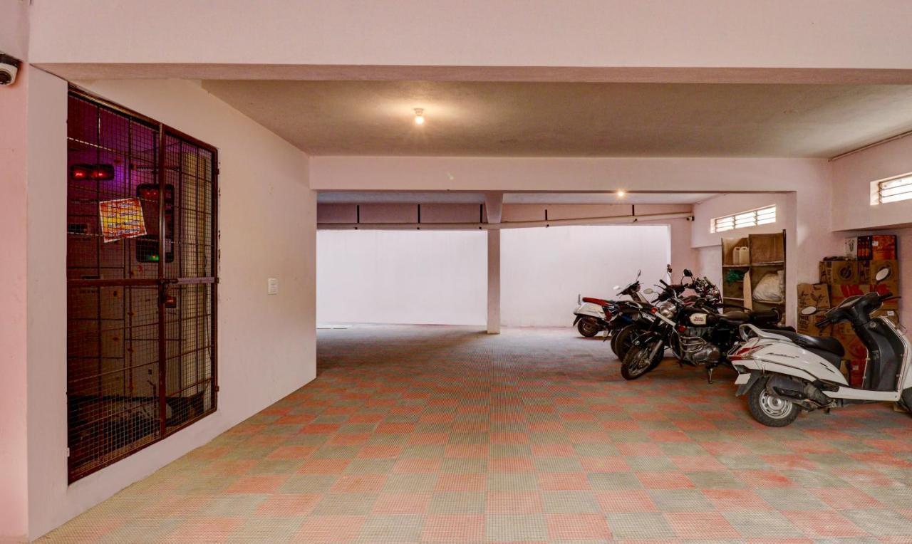 Treebo Three Street Inn Bangalore Exterior foto